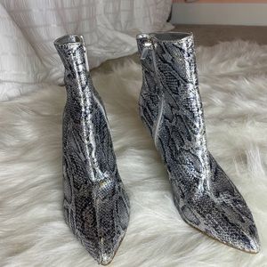 BP Silver Metalic Cheetah Booties Size 8 1/2. Pre-own